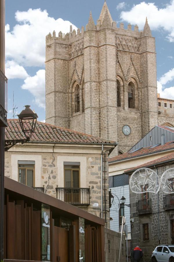 Apartamentos Turisticos Avila La Catedral Exterior foto